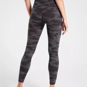 Athleta Women's Elation Camo 7/8 Tight Black Gray Camo Size XS Tall